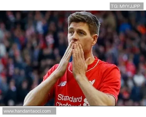 退役足球球星的传奇足迹与人生转折揭秘：从绿茵场到新领域的崭新篇章