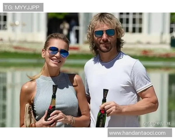 足球明星妻子们的风采与背后故事揭秘